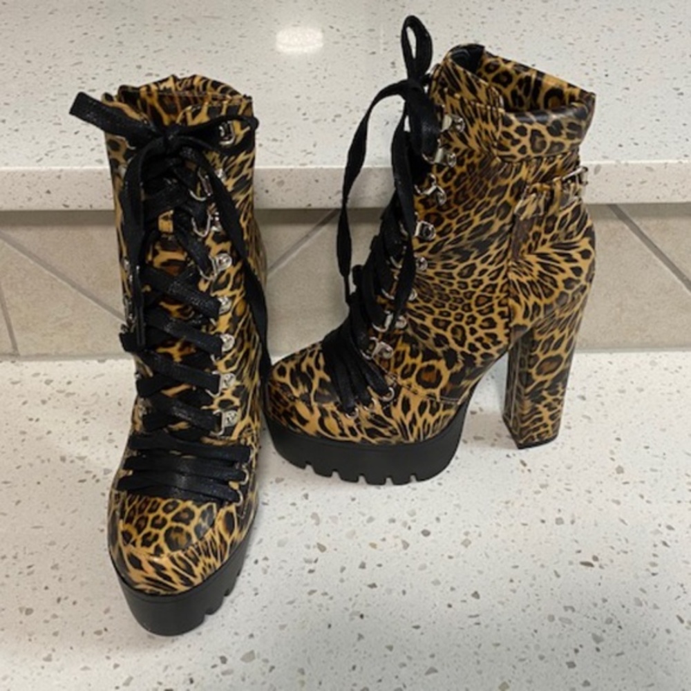 Bella Marie Leopard Booties Size 6.5
